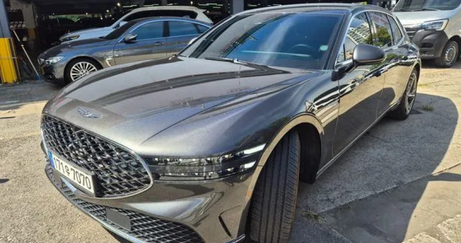 Genesis G90 