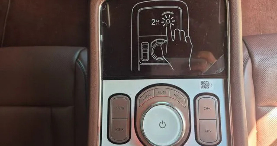 Genesis G90 