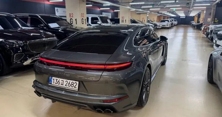 Porsche Panamera 