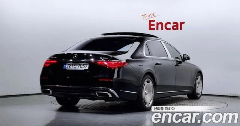 Mercedes-Benz S-Class 