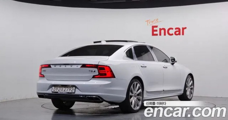Volvo S90 