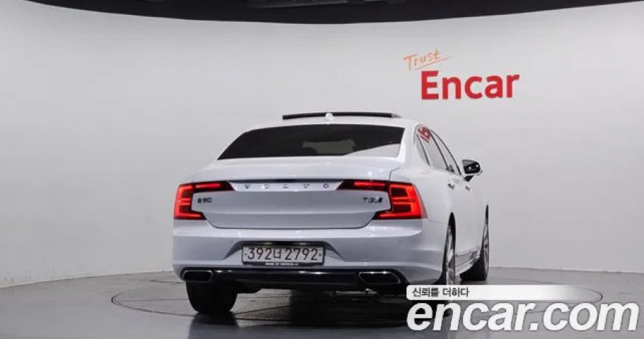 Volvo S90 