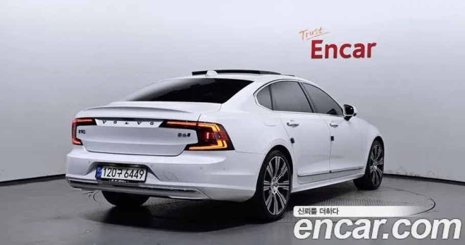 Volvo S90 