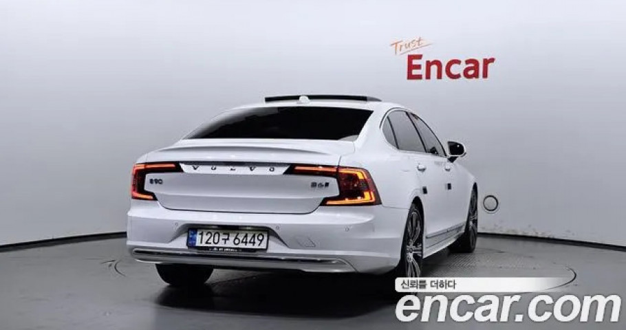 Volvo S90 