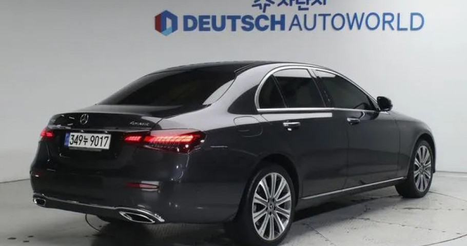 Mercedes-Benz E-Class 