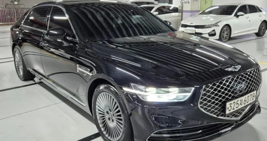 Genesis G90 