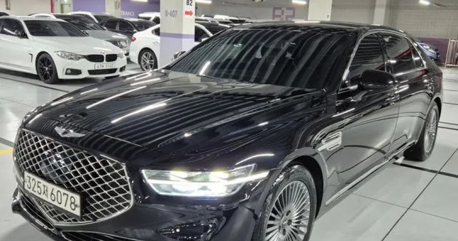 Genesis G90 