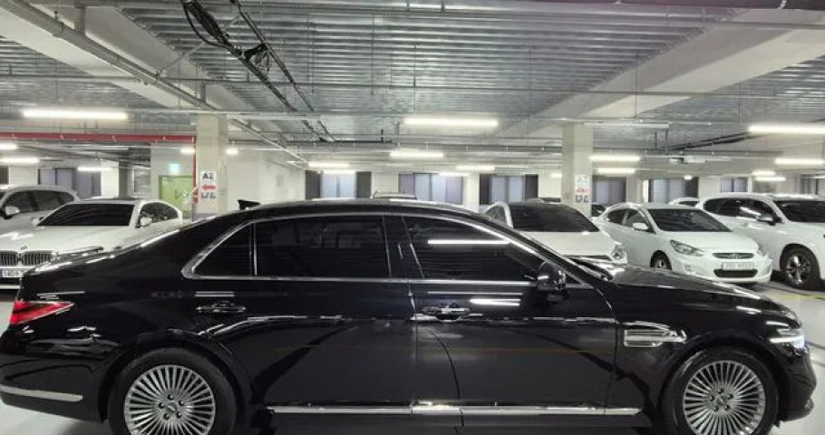 Genesis G90 