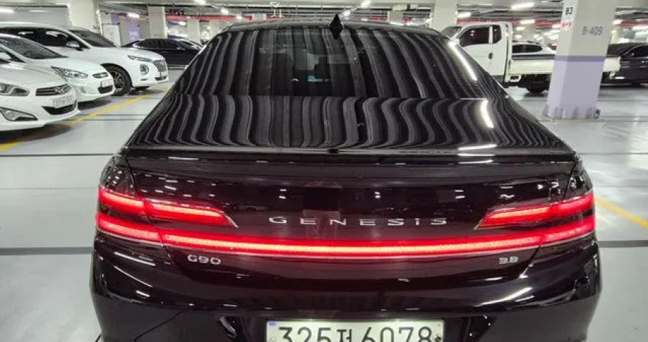 Genesis G90 