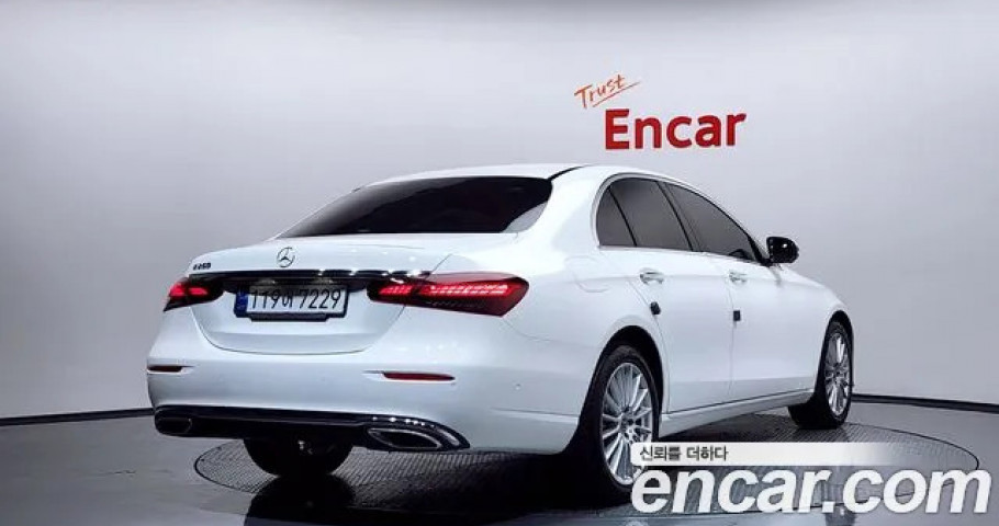 Mercedes-Benz E-Class 