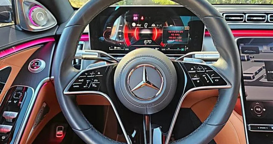 Mercedes-Benz S-Class 