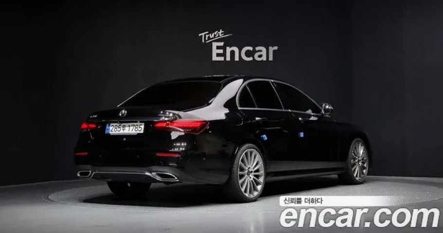 Mercedes-Benz E-Class 