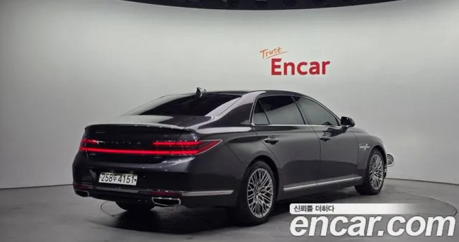 Genesis G90 
