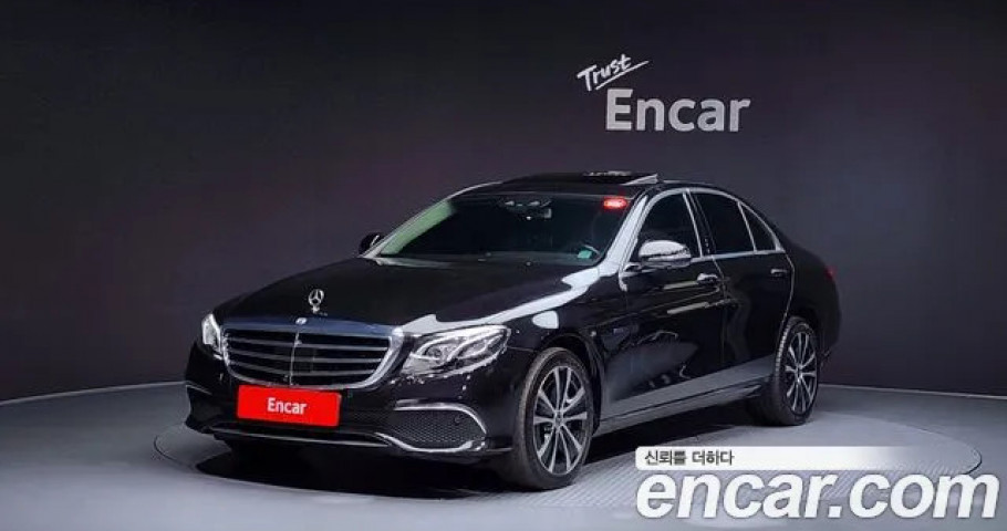 Mercedes-Benz E-Class 