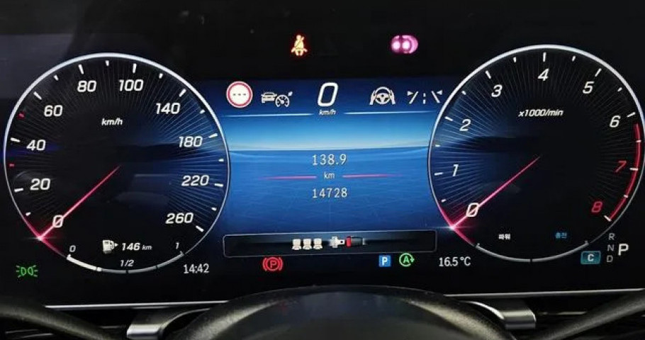 Mercedes-Benz S-Class 