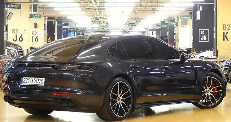 Porsche Panamera 