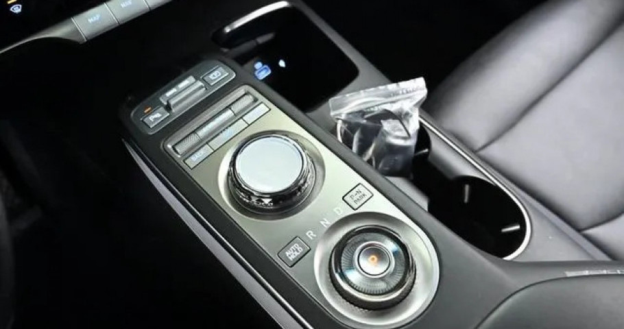 Genesis Gv70 