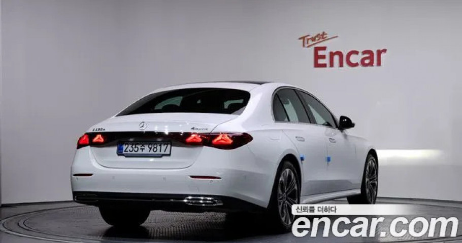 Mercedes-Benz E-Class 