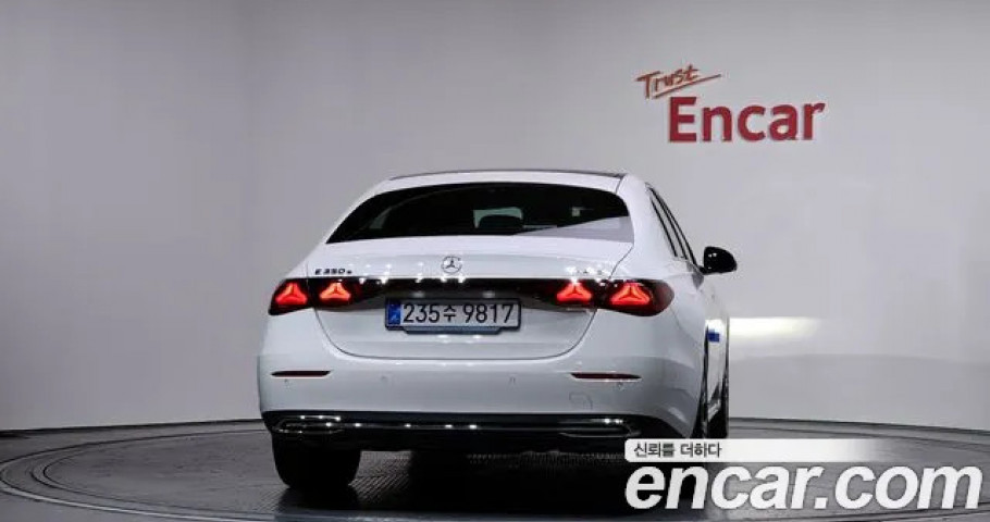 Mercedes-Benz E-Class 