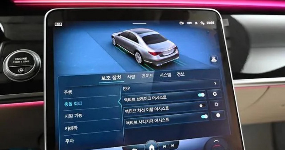 Mercedes-Benz S-Class 