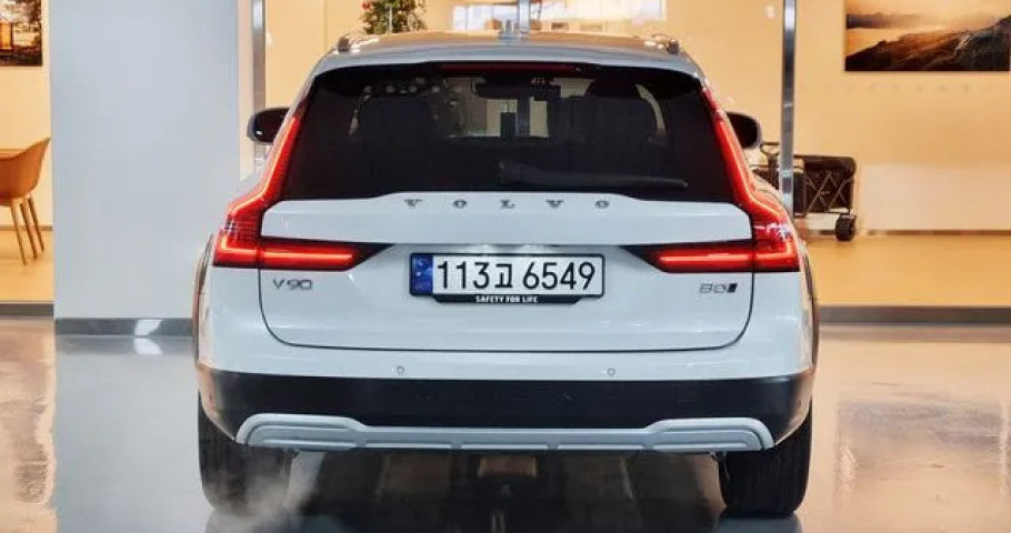 Volvo V90 
