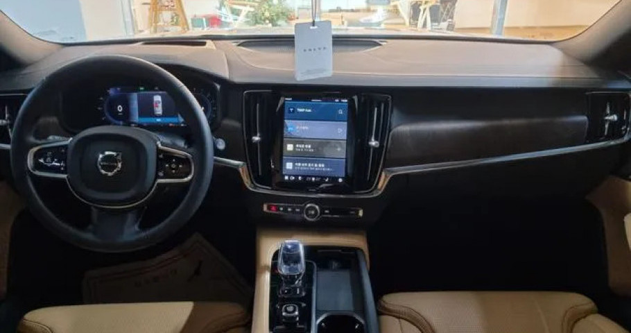 Volvo V90 