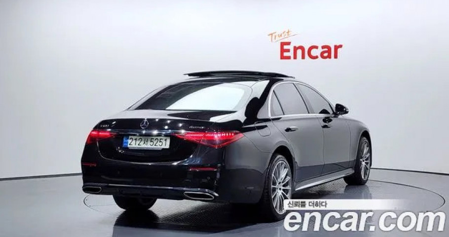 Mercedes-Benz S-Class 