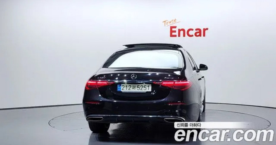 Mercedes-Benz S-Class 