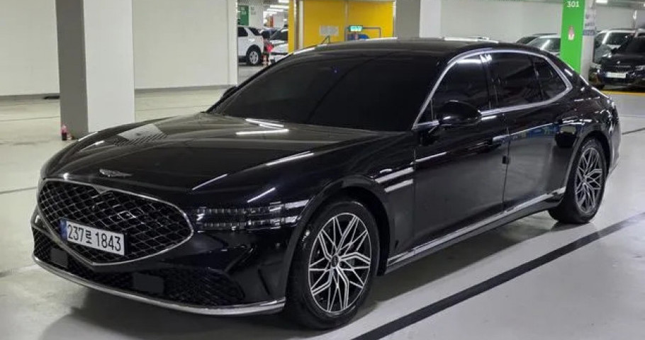 Genesis G90 