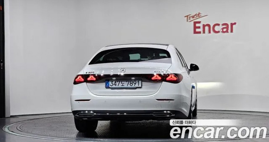 Mercedes-Benz E-Class 