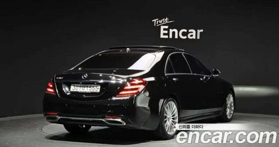 Mercedes-Benz S-Class 