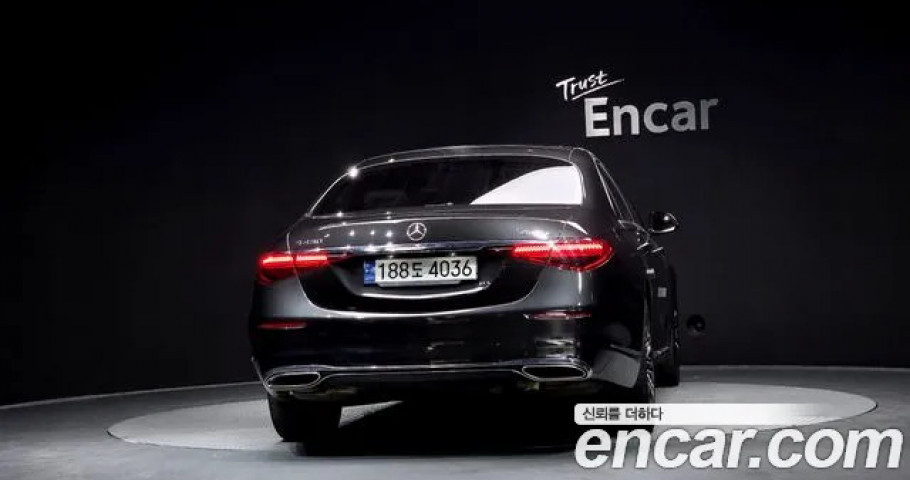 Mercedes-Benz S-Class 