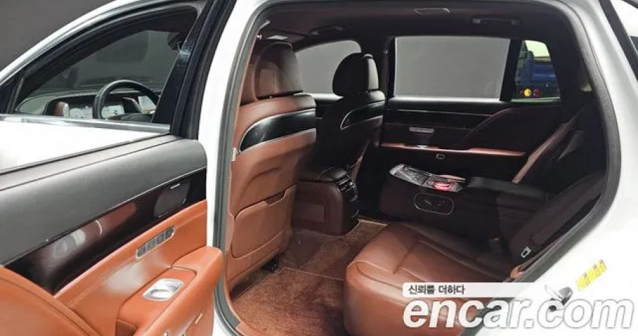 Genesis G90 