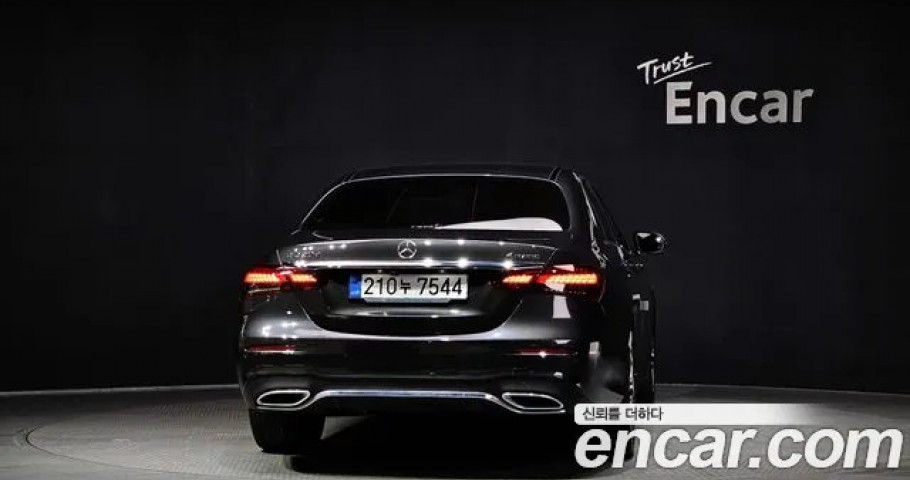 Mercedes-Benz E-Class 