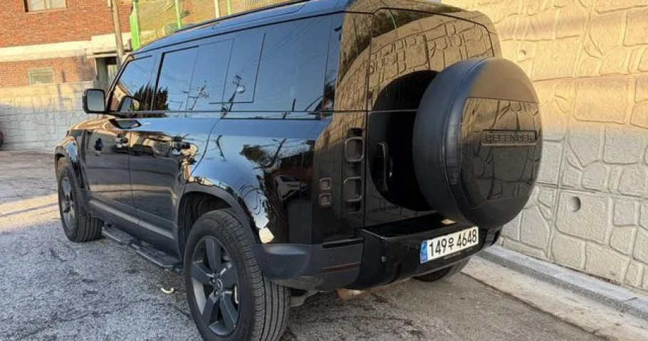 Land Rover Defender 