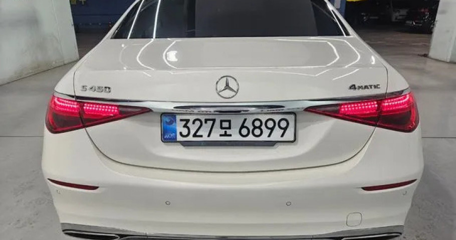 Mercedes-Benz S-Class 