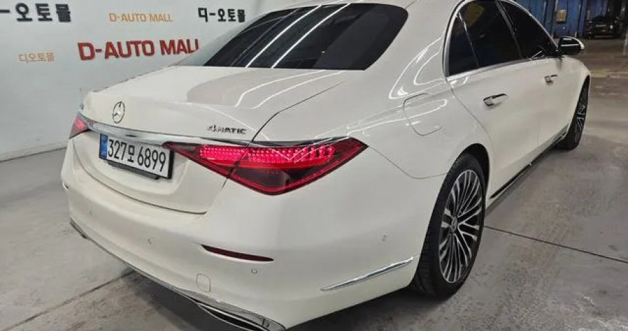 Mercedes-Benz S-Class 