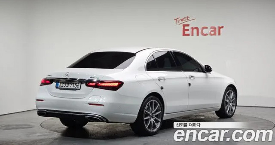 Mercedes-Benz E-Class 