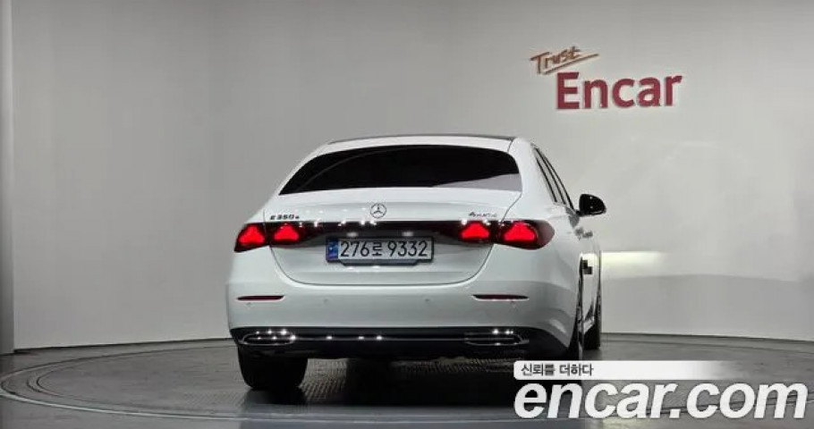 Mercedes-Benz E-Class 