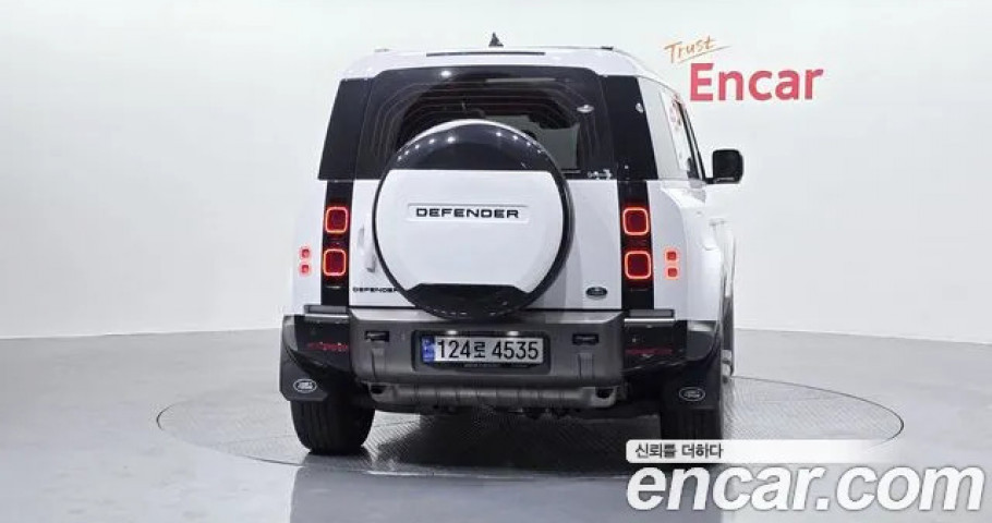 Land Rover Defender 
