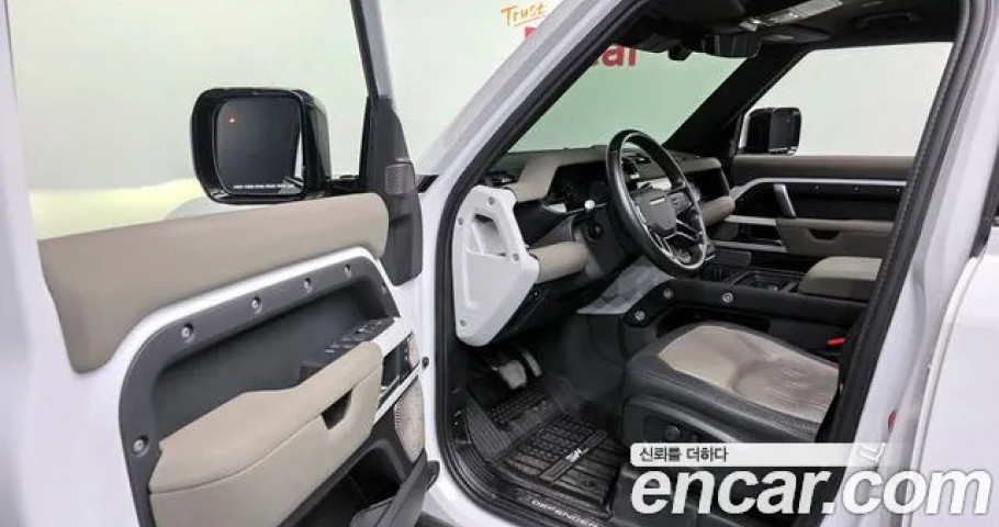Land Rover Defender 