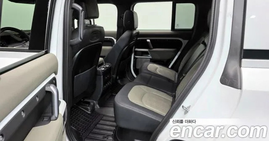 Land Rover Defender 