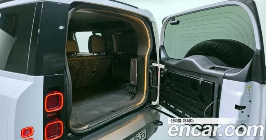 Land Rover Defender 