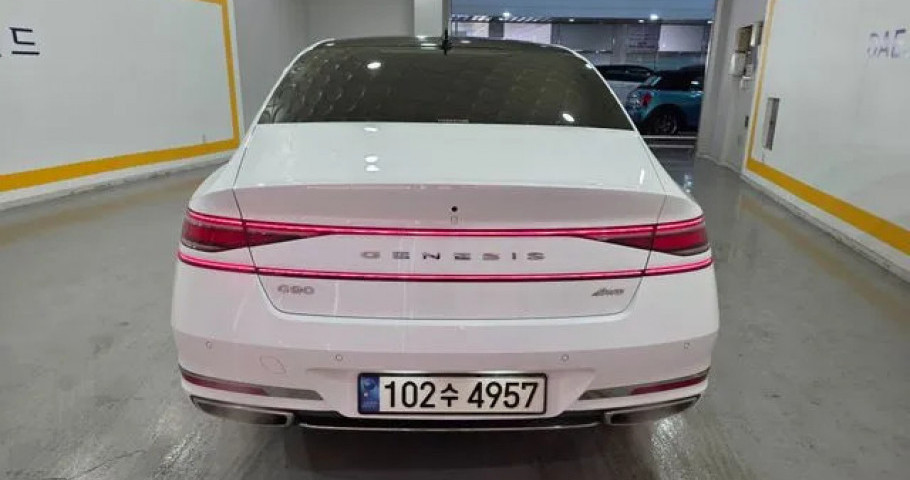 Genesis G90 