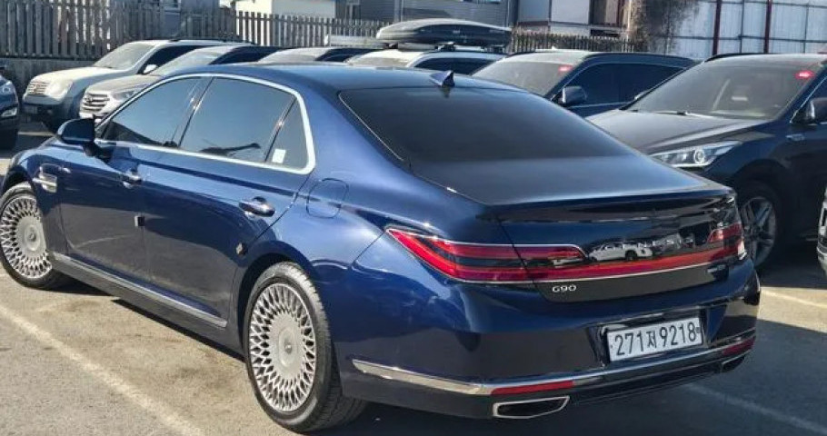 Genesis G90 