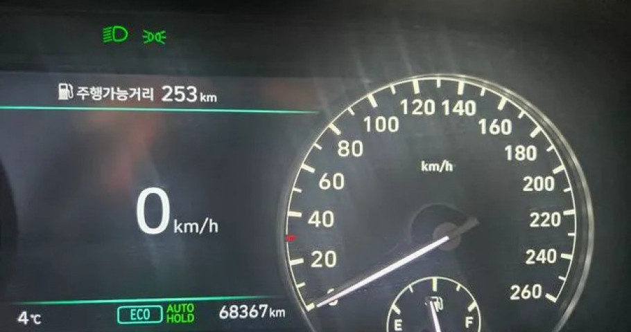 Genesis G90 