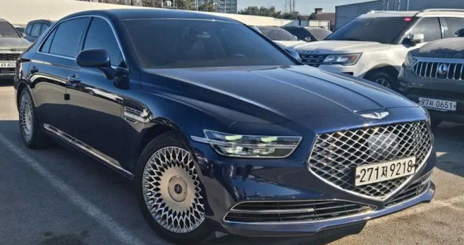 Genesis G90 