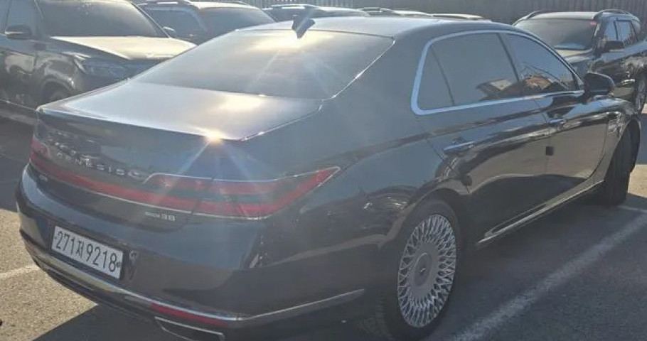 Genesis G90 