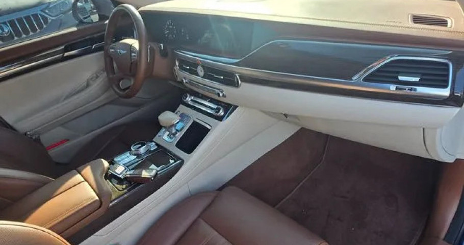 Genesis G90 