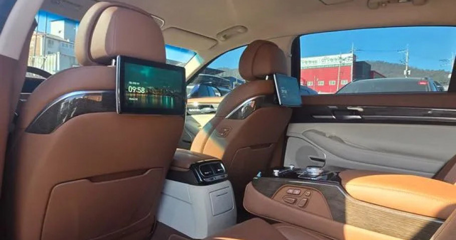 Genesis G90 